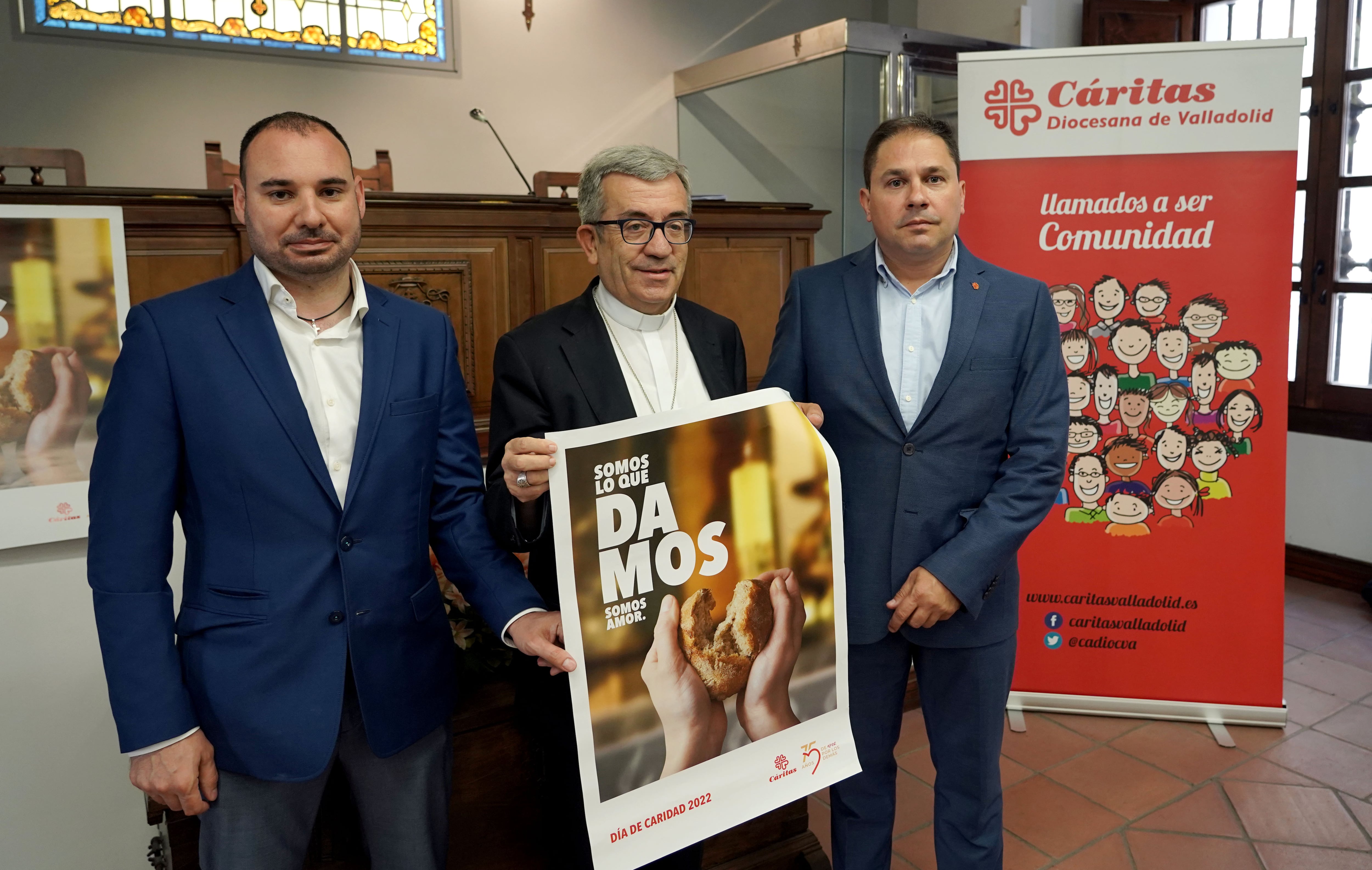 El obispo auxiliar de la Archidiócesis de Valladolid, Luis Argüello ; el delegado  Colinas, y el director de la entidad, Guenther Eduardo Boelhoff