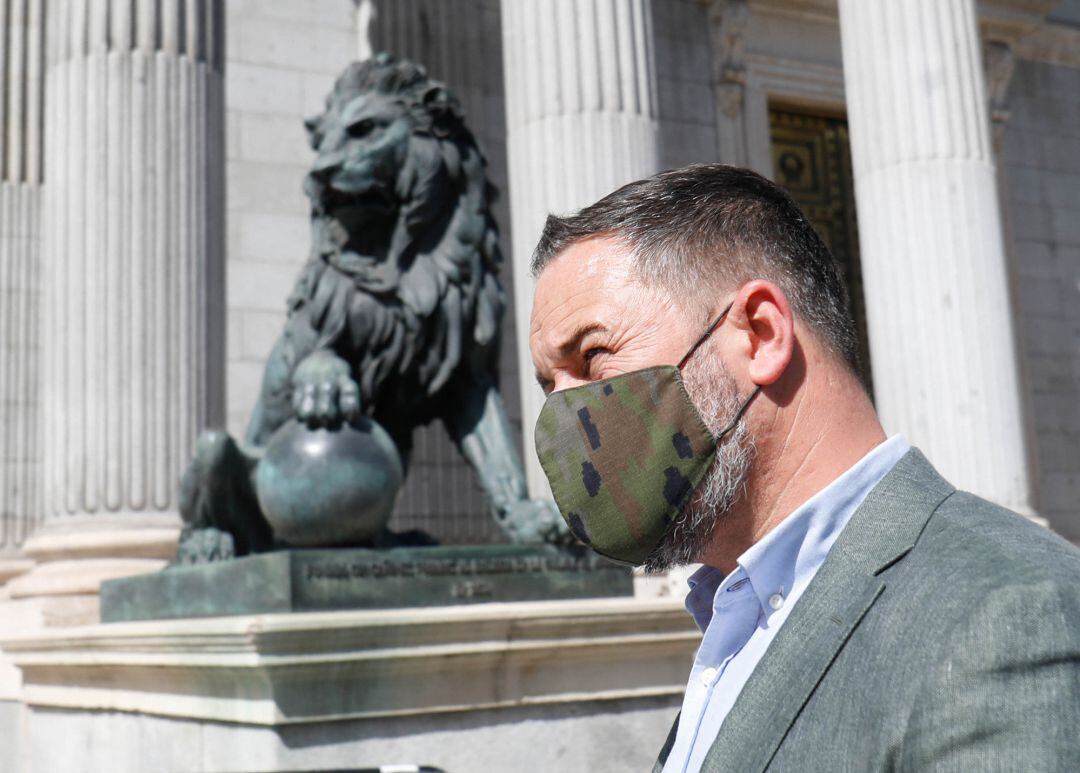 El presidente de Vox, Santiago Abascal, frente al Congreso de los Diputados