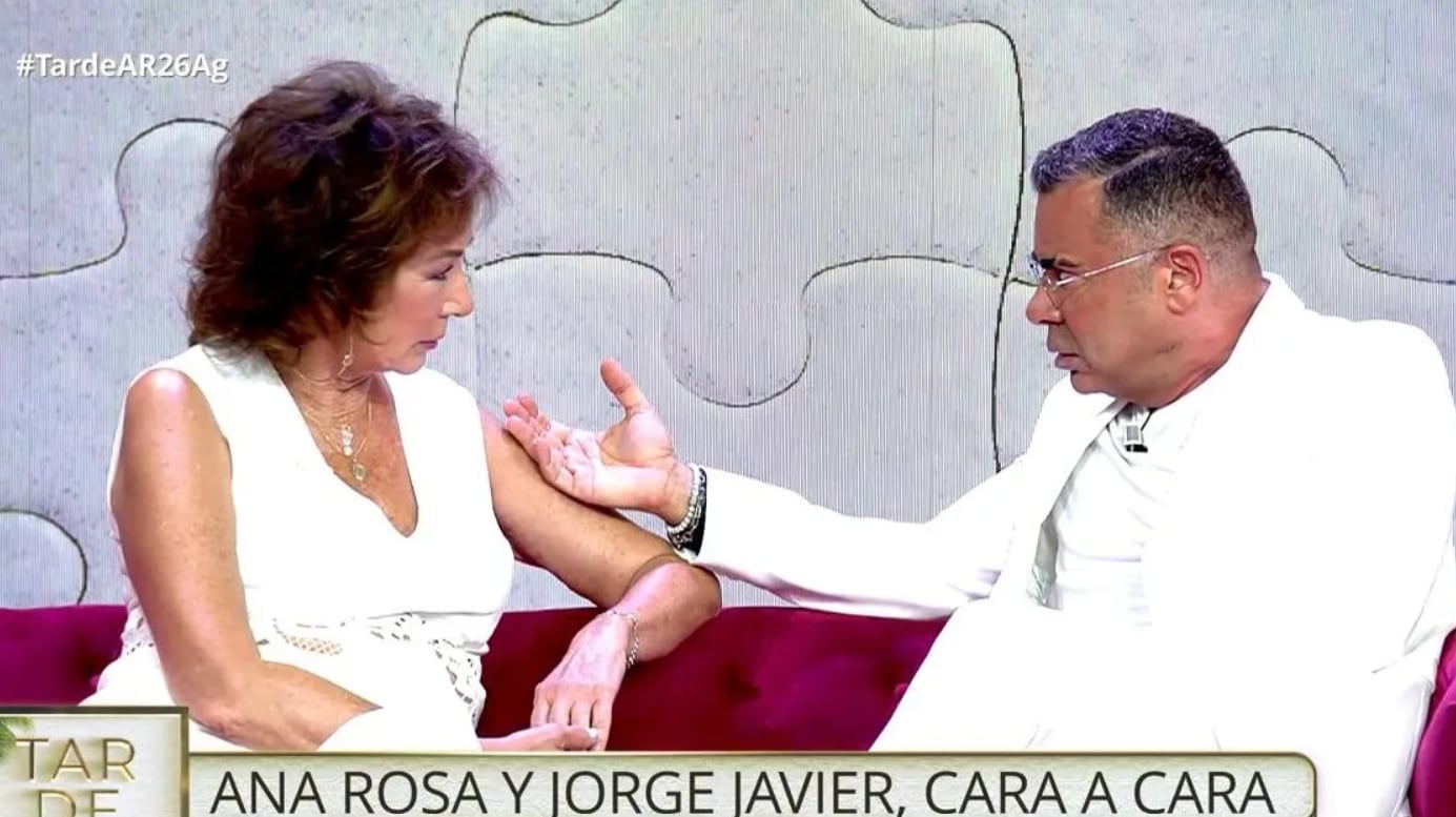 Jorge Javier Vázquez hablando con Ana Rosa Quintana en TardeAR.