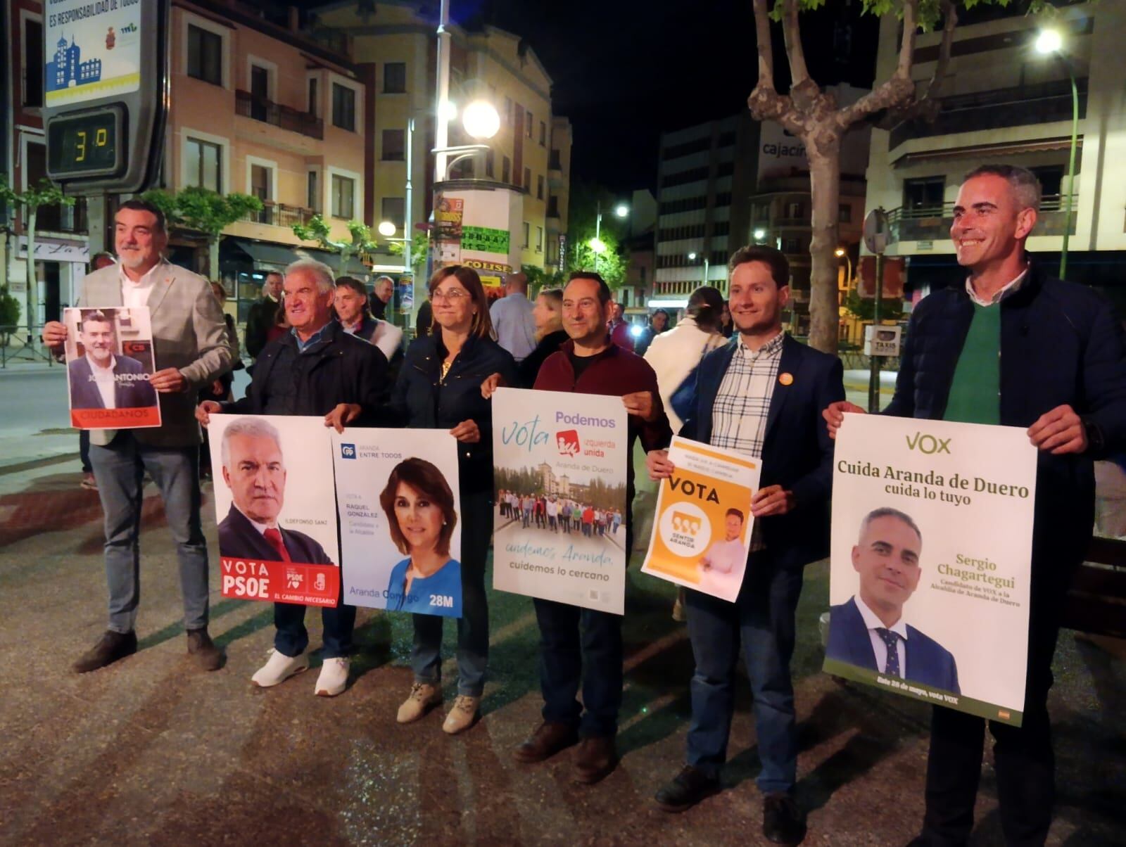 Todos los cabezas de lista posaron con su cartel minutos antes del arranque de la campaña