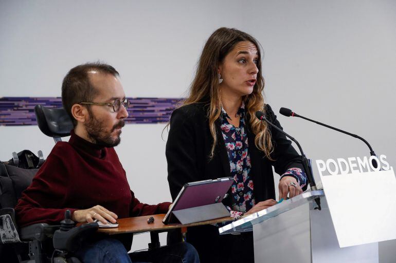 Los portavoces de Podemos Pablo Echenique y Noelia Vera comparecen en rueda de prensa tras el Consejo de Coordinación de la formación.