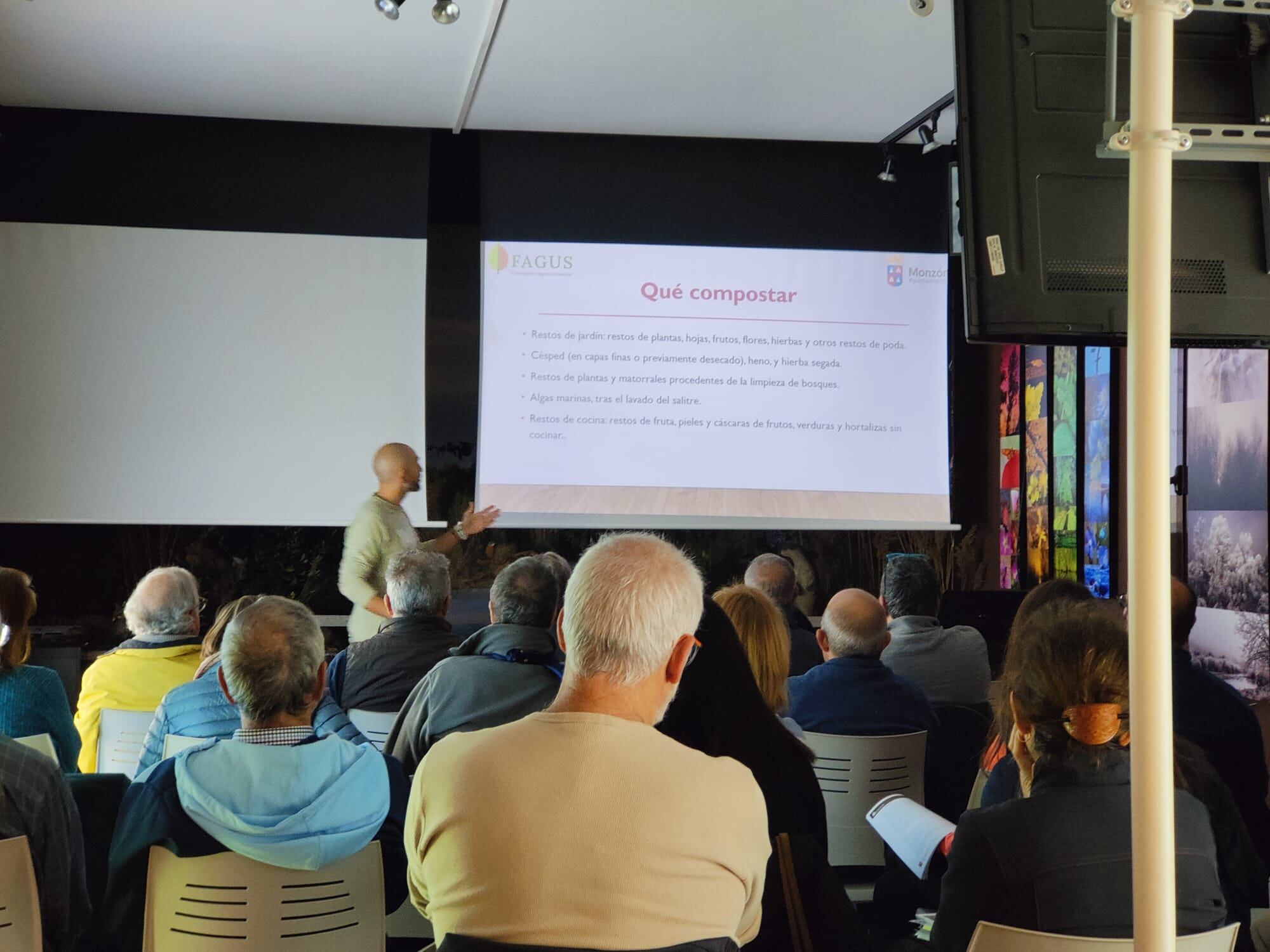 El taller sobre el huerto de otoño y compostaje reunió a 30 horticultores