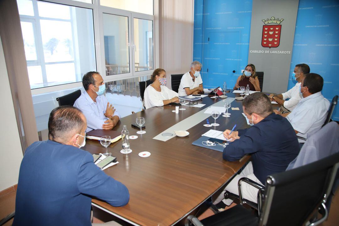 Un momento de la reunión de la Mesa Insular entre el Cabildo de Lanzarote y los Ayuntamientos.