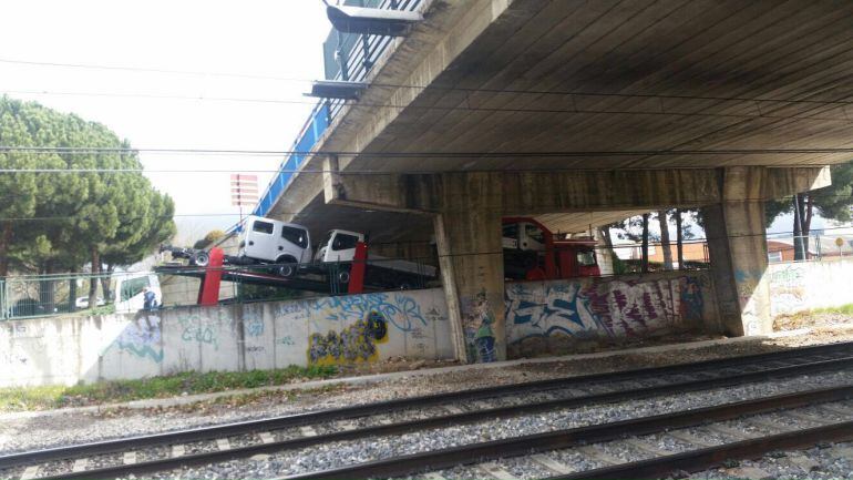 Imagen que nos envía un oyente del Camión atascado en la Pasarela