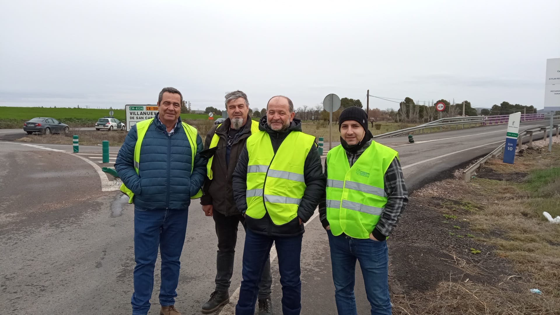 Profesionales del transporte secundando la huelga en Puertollano