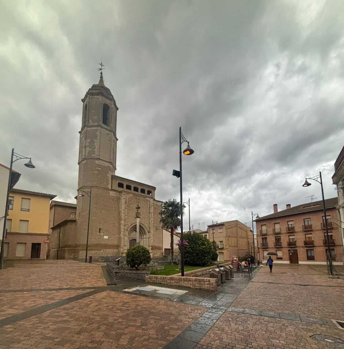 El temporal de lluvia y viento llegaba también a Binéfar. Foto: P. Altemir