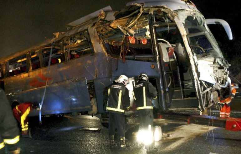 Archivo: Así quedó el autobús tras el accidente en la A-7 de Málaga (año 2008)