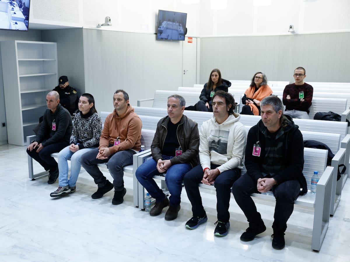 Los autores del atentado en el polígono industrial de Ávila han sido condenados a penas que no llegan a los cuatro años de cárcel