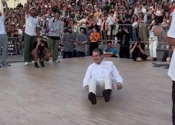 Abel Caballero bailando en el O Marisquiño