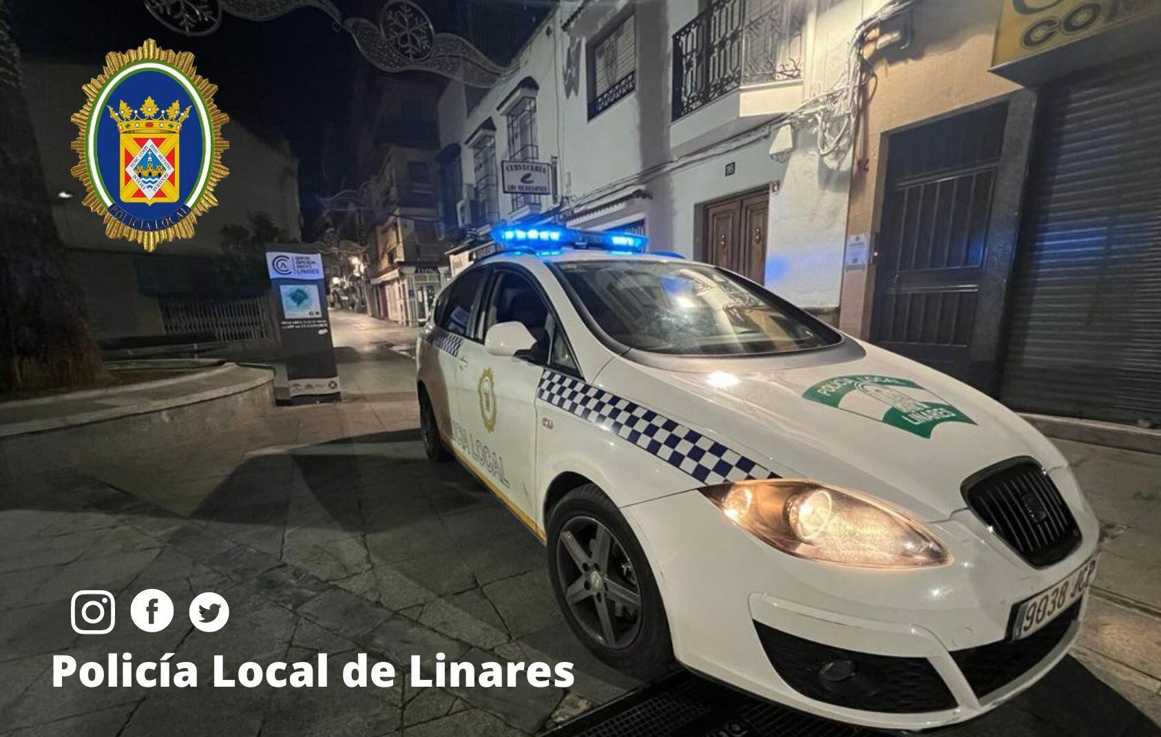 Vehículo oficial de la Policía Local en la ciudad de Linares