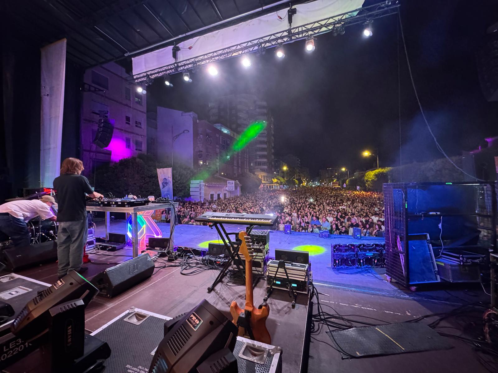 Panorámica de los asistentes desde el escenario de Los40
