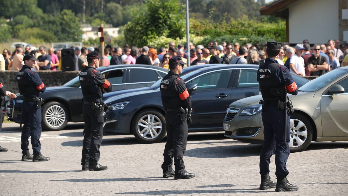 Ertzainas en lucha: "Nos llaman Jusapol, ultras, parapoliciales, matones, mafiosos...simplemente por una reivindicación laboral legítima"