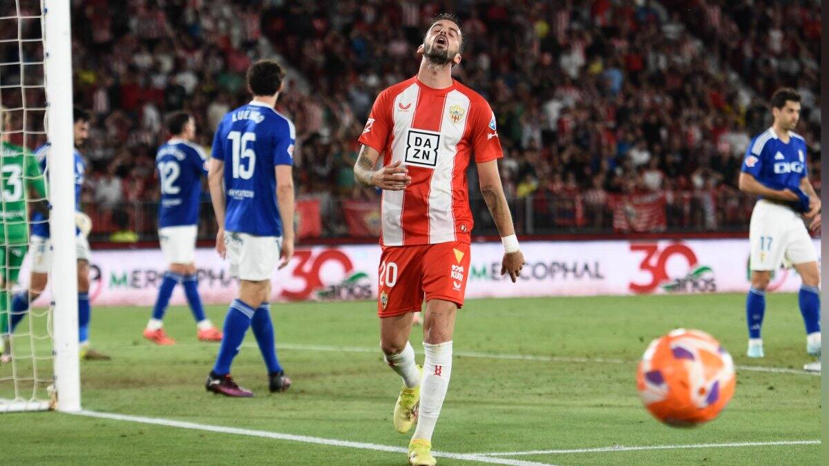 Almería 1-2 Real Oviedo: El fútbol da la espalda a la valentía