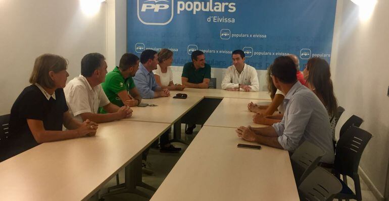 Imagen de archivo de una reunión de García Egea  con la dirección del PP de Ibiza