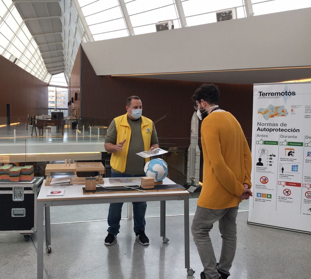 Taller sobre terremotos en el museo de la ciencia de Granada