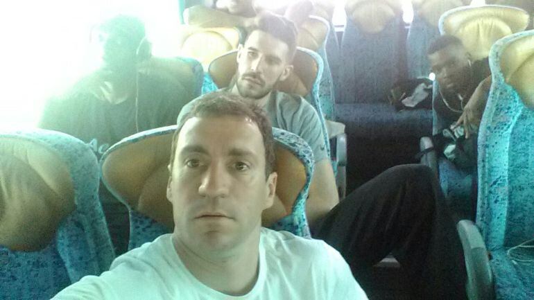 Selfie de la plantilla del Albacete Basket en su desplazamiento