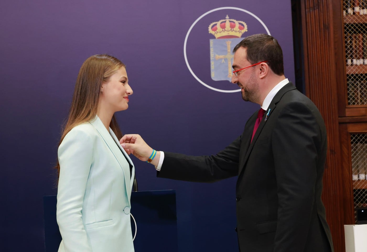 Adrián Barbón impone la Medalla de Asturias a la Princesa Leonor