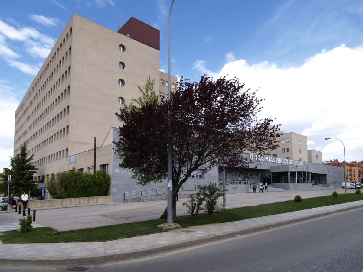 Reparaciones en la UCI del Virgen de la Luz tras la caída de una estructura de escayola