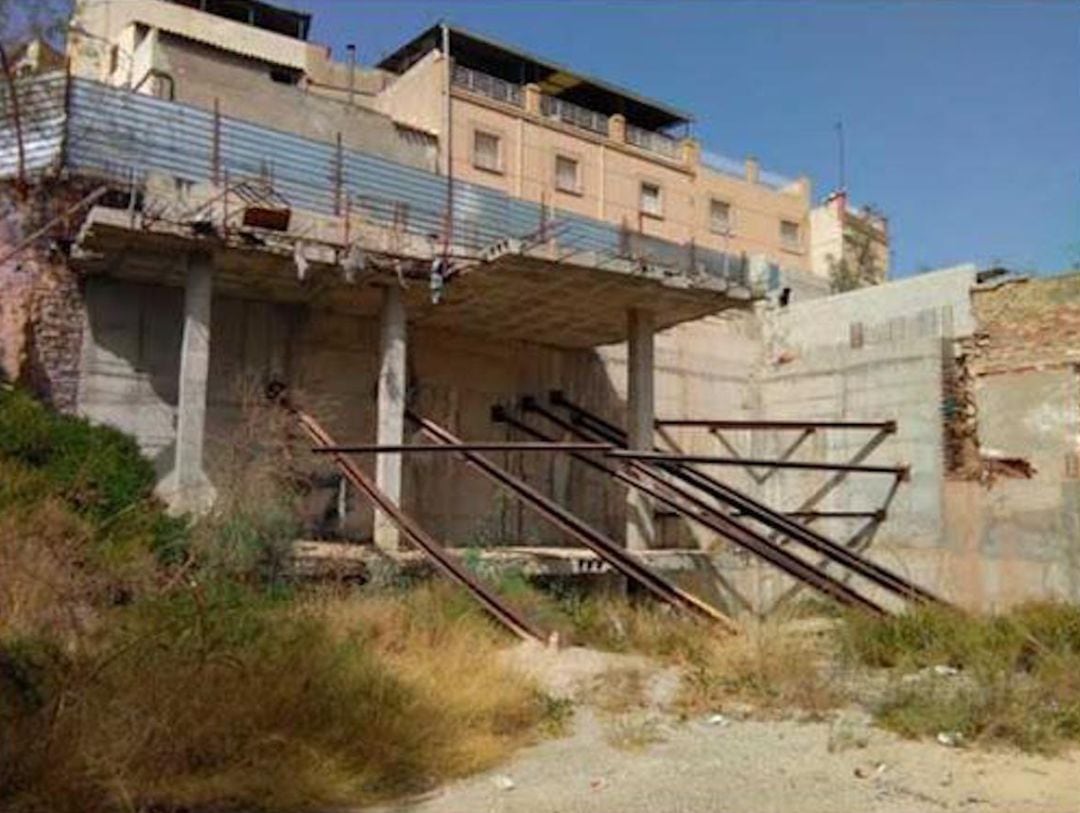 Luz verde a la consolidación del muro de contención en la calle Portijico