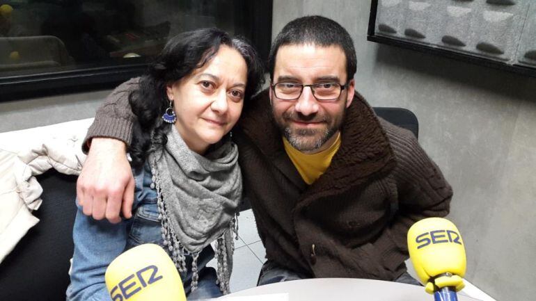 Maite Lorenzo, del Taller de Poesía de Itzamna, y Carlos Alday, de la Asociación Hotz