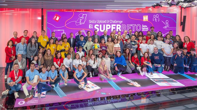 Todos los grupos participantes, el pasado viernes en la final nacional de la 'Skills Upload Jr. Challenge', en la sede de la Fundación Vodafone