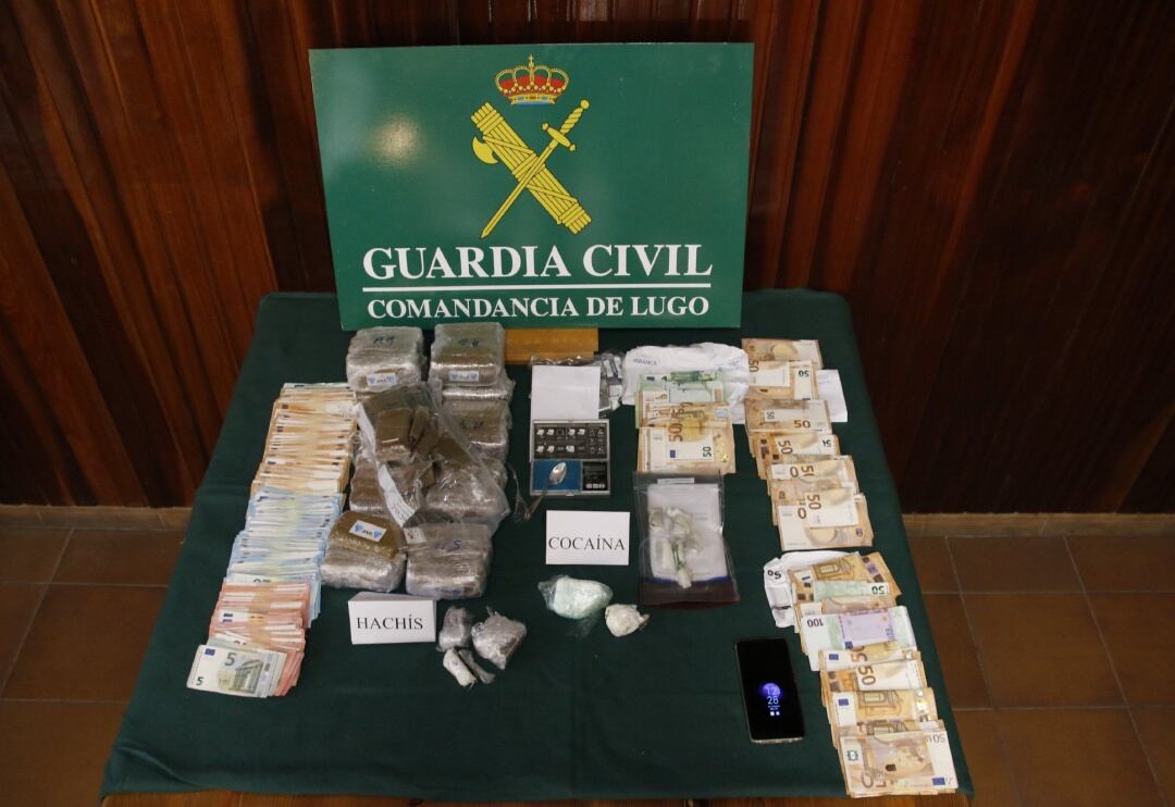 Efectos intervenidos en una operación de la Guardia Civil que ha desarticulado una red de tráfico de drogas en A Mariña lucense.