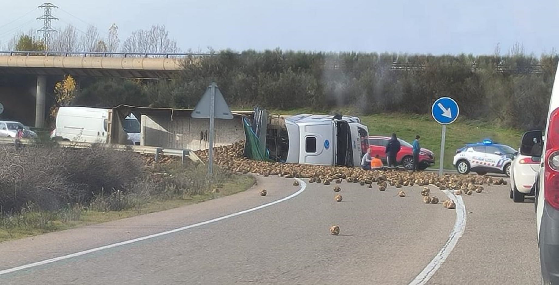 Camión volcado en Palencia