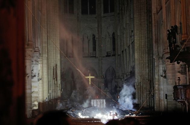 FOTOGALERÍA | Así ha quedado el interior de Notre Dame.