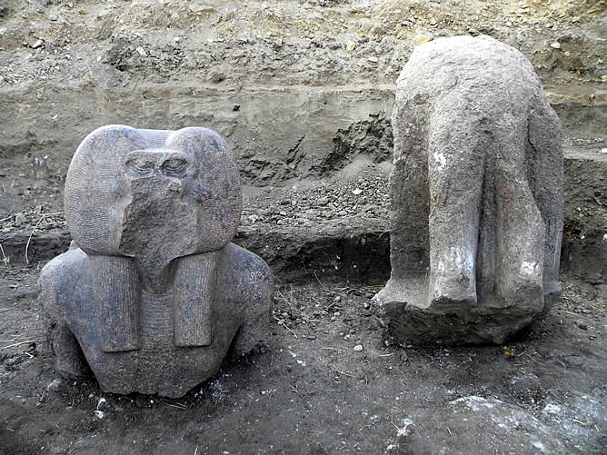 Las dos piezas halladas recientemente en Luxor en el templo del faraón Amenhotep III (1410-1372 a.C.)