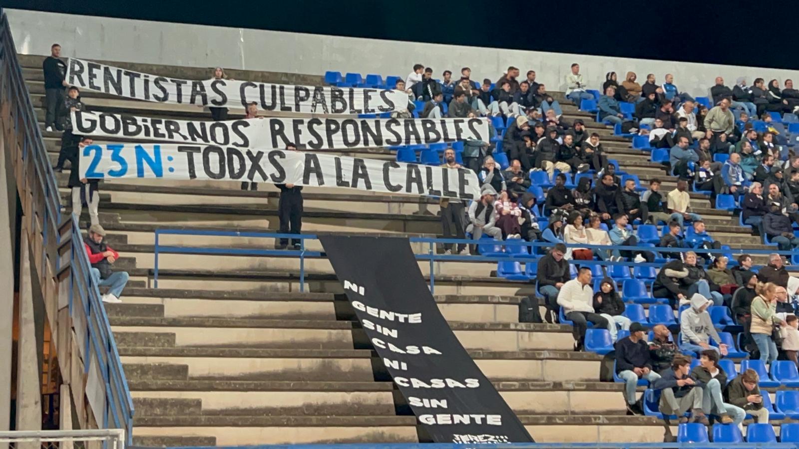 Pancarta desplegada en el Estadio Pedro Garrido este sábado