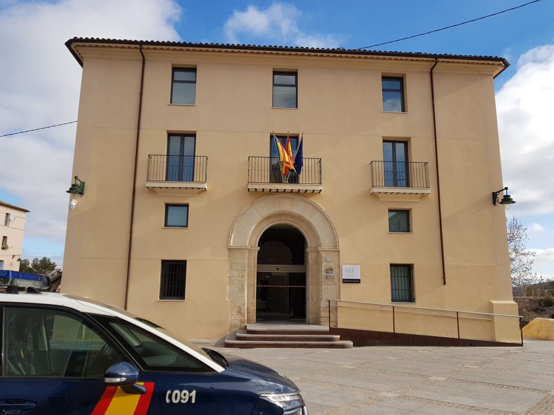 En el Palacio de Justicia de Alcoy se realizaron las diligencias previas y la titular del Juzgado de Primera Instancia e Instrucción número 4 ha decretado apertura de juicio oral ante el Juzgado de lo Penal de Alicante.