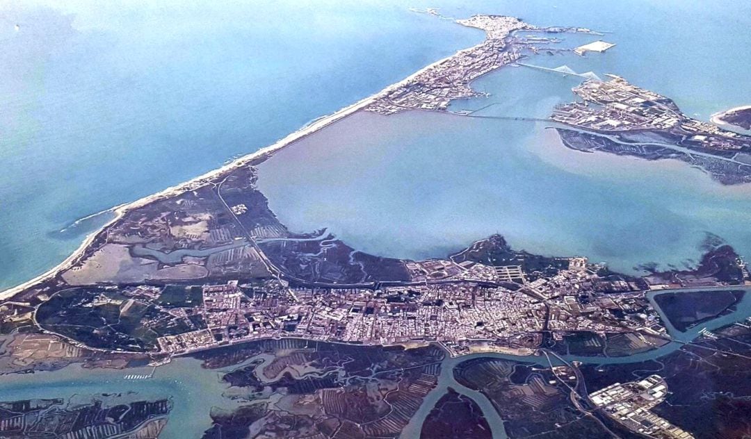 Casco urbano de San Fernando, en primer plano