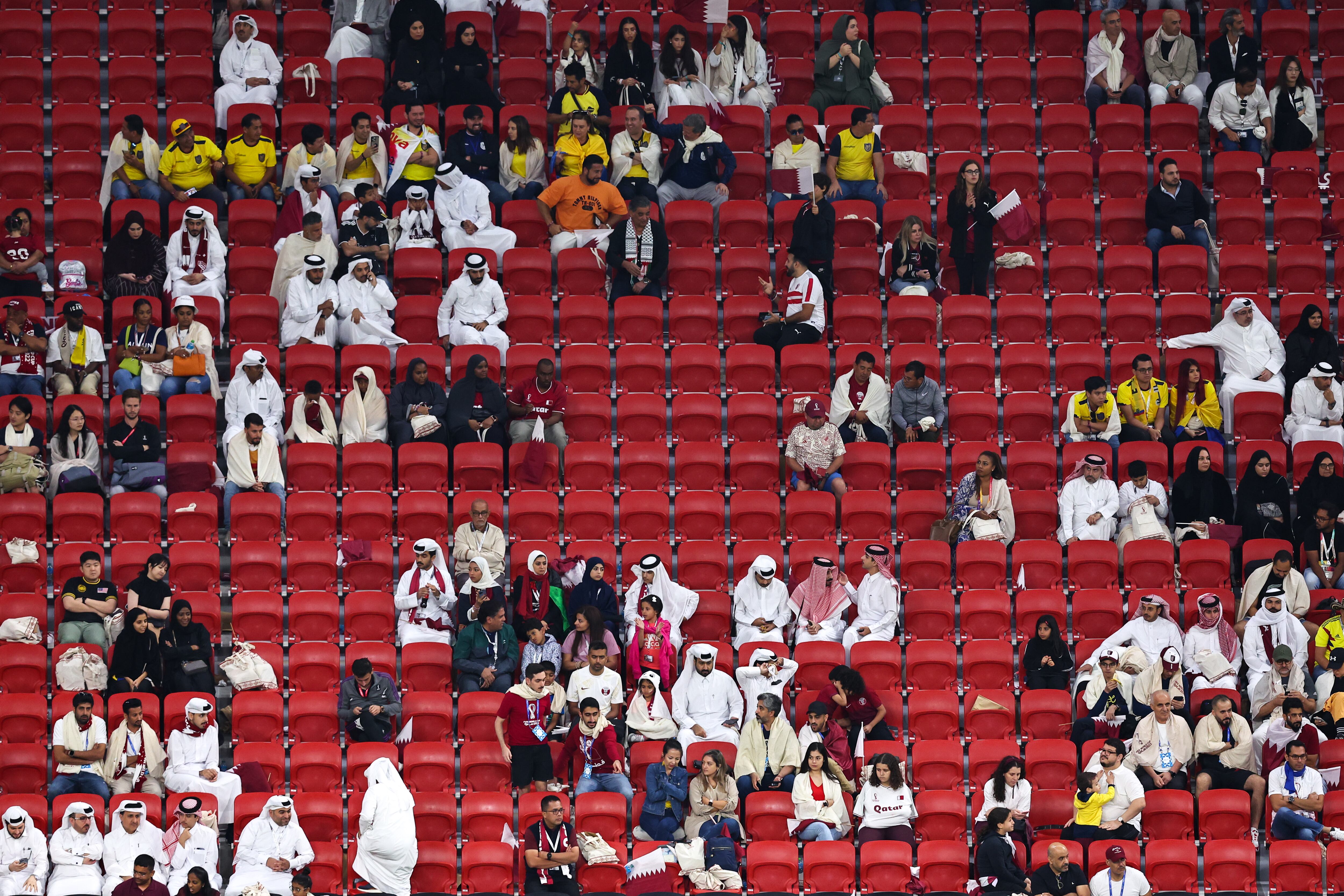 La imagen del partido: las gradas semivacías del Al Bayt Stadium. (Photo by Robbie Jay Barratt - AMA/Getty Images)