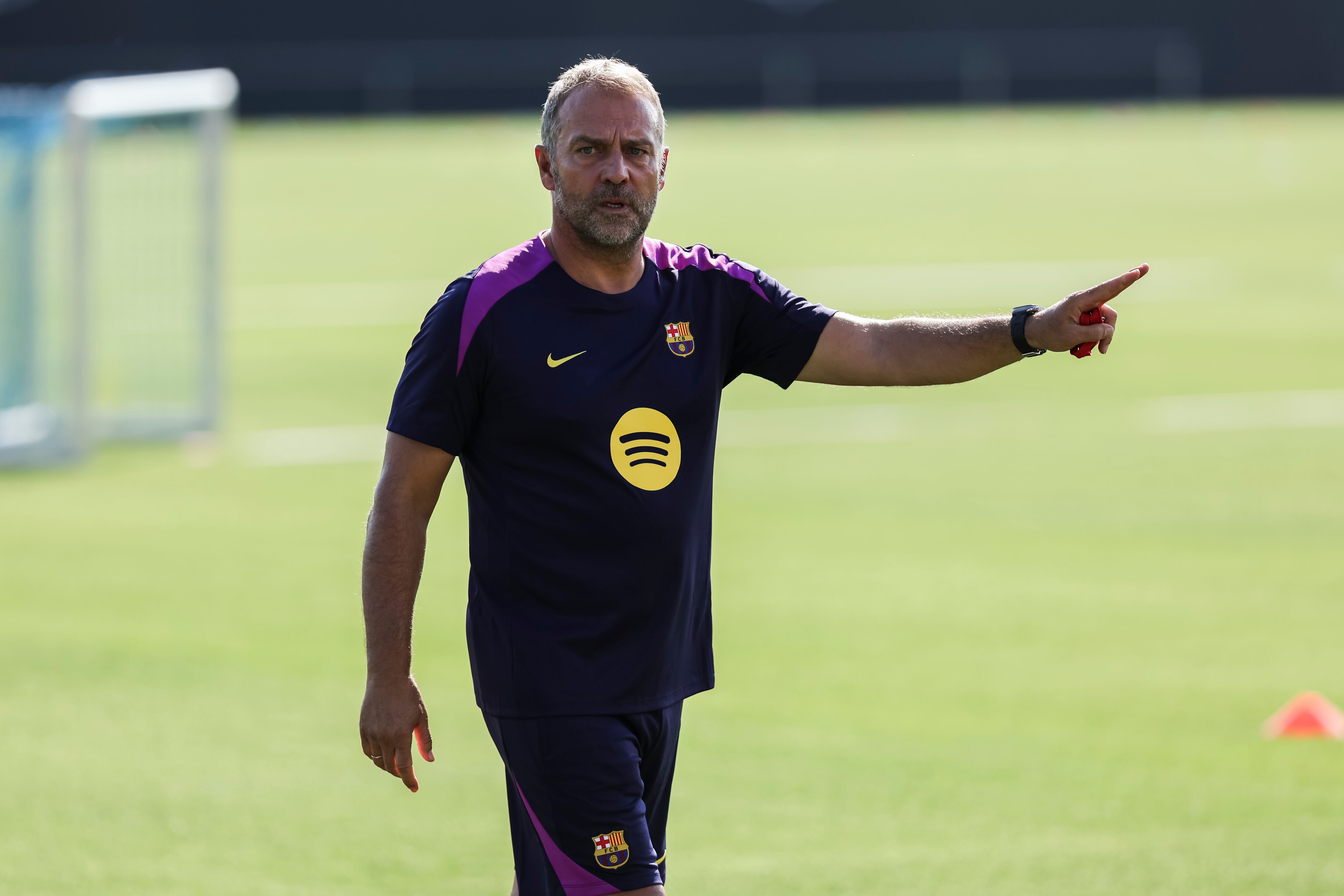 Hansi Flick, durante un entrenamiento del FC Barcelona