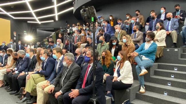 Público asistente en la Sala Feeling de Las Setas durante la jornada dedicada a los 100 días como alcalde de Antonio Muñoz