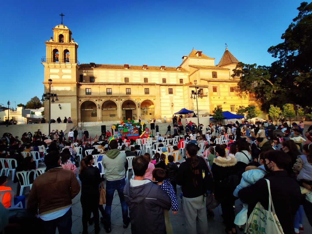 Un momento de la visita de los Reyes Magos de Oriente ante el Santuario de la Victoria en Málaga capital