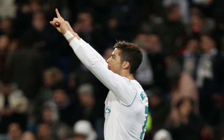 Cristiano Ronaldo celebra su tercer gol ante la Real Sociedad.
