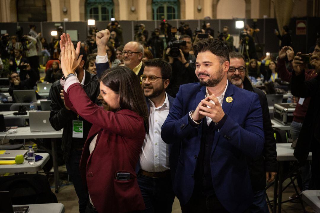 La diputada en el Parlament, Marta Vilalta; el vicepresidente del Govern y consejero de Economía y Hacienda, Pere Aragonès y el diputado al Congreso de los Diputados por ERC, Gabriel Rufian