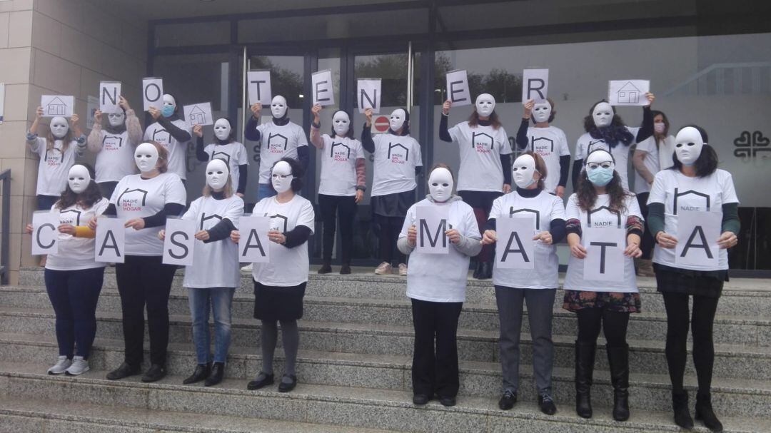 Trabajadores de Cáritas esta mañana