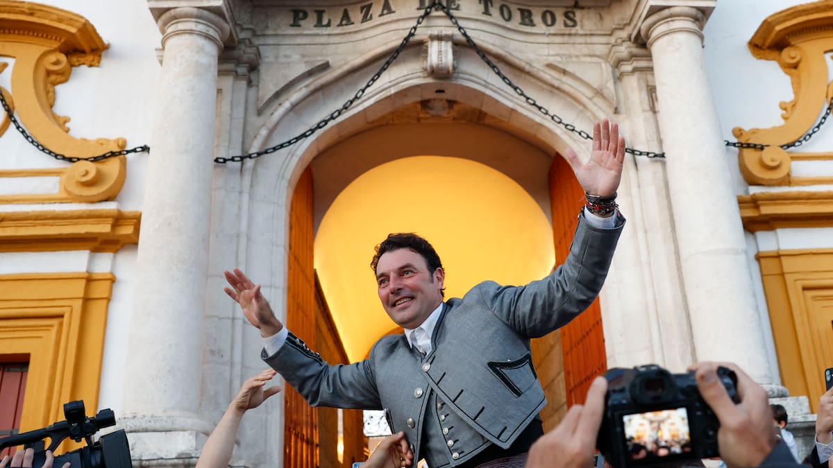 Andy Cartagena abre la Puerta del Príncipe en una tarde de gran toreo a caballo