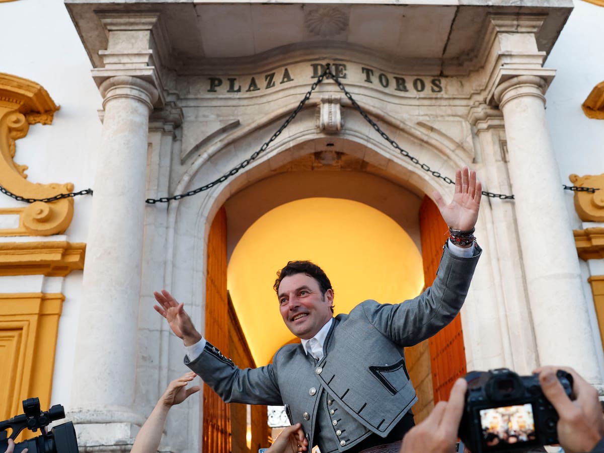 Andy Cartagena abre la Puerta del Príncipe en una tarde de gran toreo a caballo