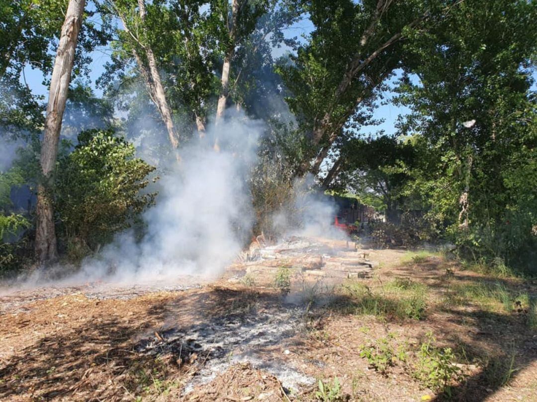 Incendio en el área de la Font del Quinzet en Alcoi.