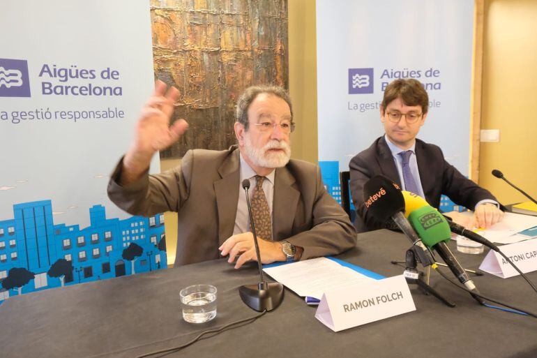 Ramon Folch, ecòleg i president de la Comissió de Sostenibilitat d'Aigües de Barcelona, i Antoni Capella, director a Barcelona de l'auditoria EY