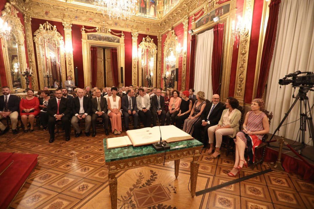 Toma de posesión de los trece consejeros del nuevo Gobierno de Navarra
