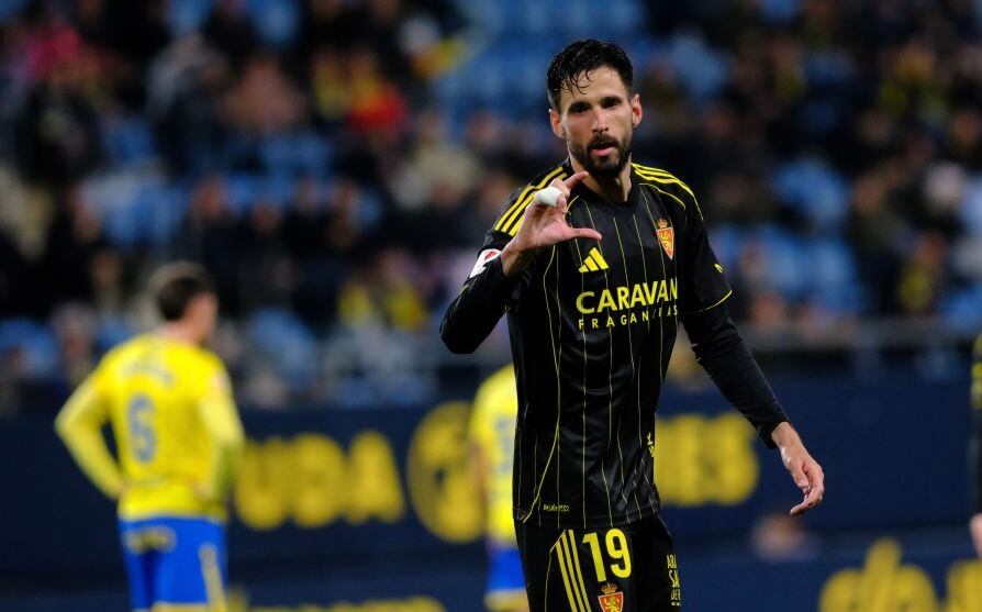 Kodro celebra su gol en la primera parte en Cádiz
