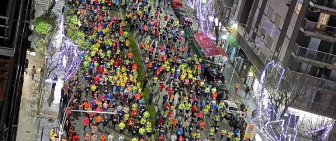 Corredores por la Avenida de Andalucía en una edición anterior de la San Antón.