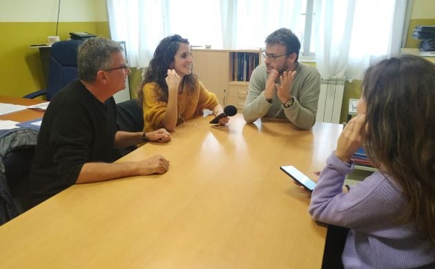 Un momento de la entrevista a Gonzalo Ballesteros, director de colegio público César Cabañas Caballero, en Recas.