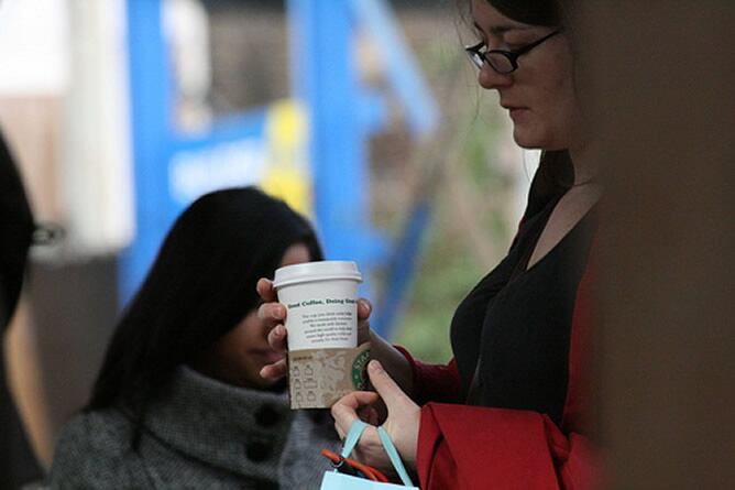 La crisis y la competencia obligan a la cadena a cerrar 300 cafeterías.- España cuenta con 75 establecimientos