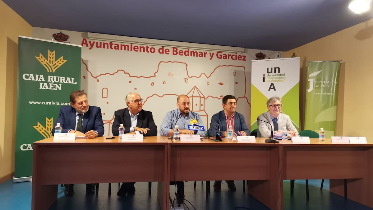 IV campo-curso ‘Arqueología del Cuaternario: teorías, métodos y prácticas’ que se desarrolla en el yacimiento de la Cueva del río Cuadros de Bedmar