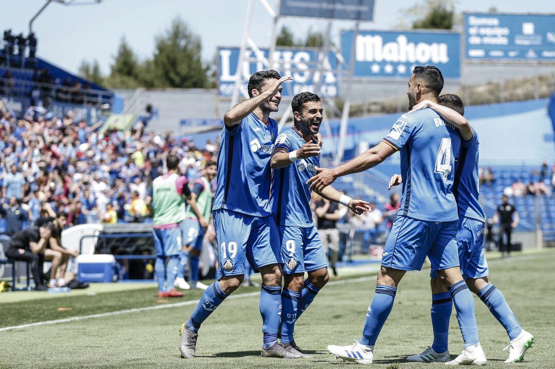 Los jugadores celebran uno de los goles